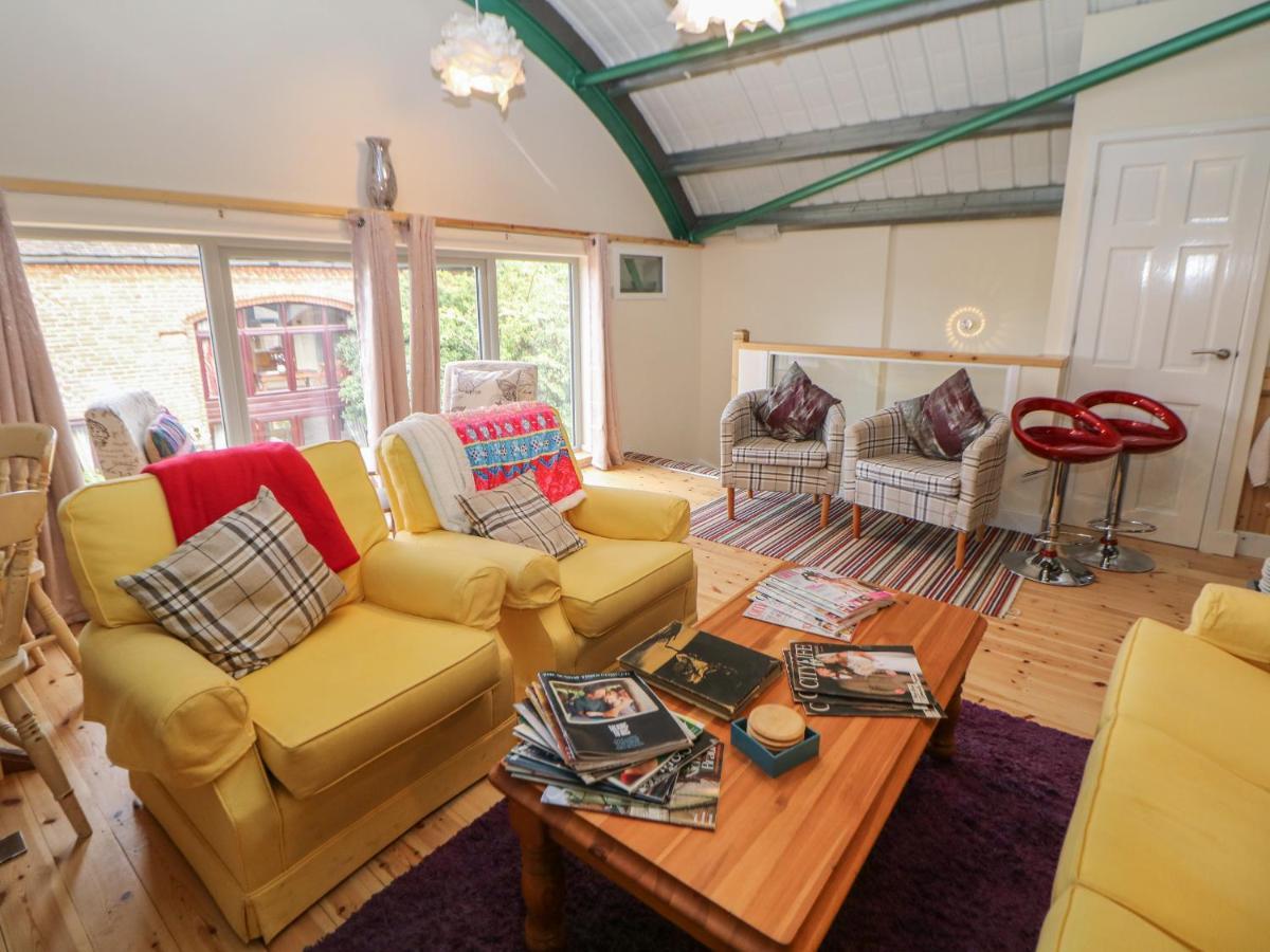 The Haybarn Villa ลิชฟิลด์ ภายนอก รูปภาพ