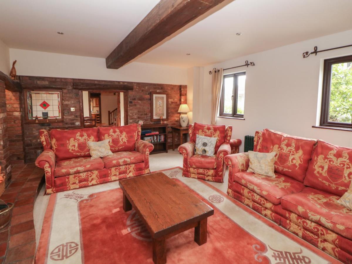 The Haybarn Villa ลิชฟิลด์ ภายนอก รูปภาพ