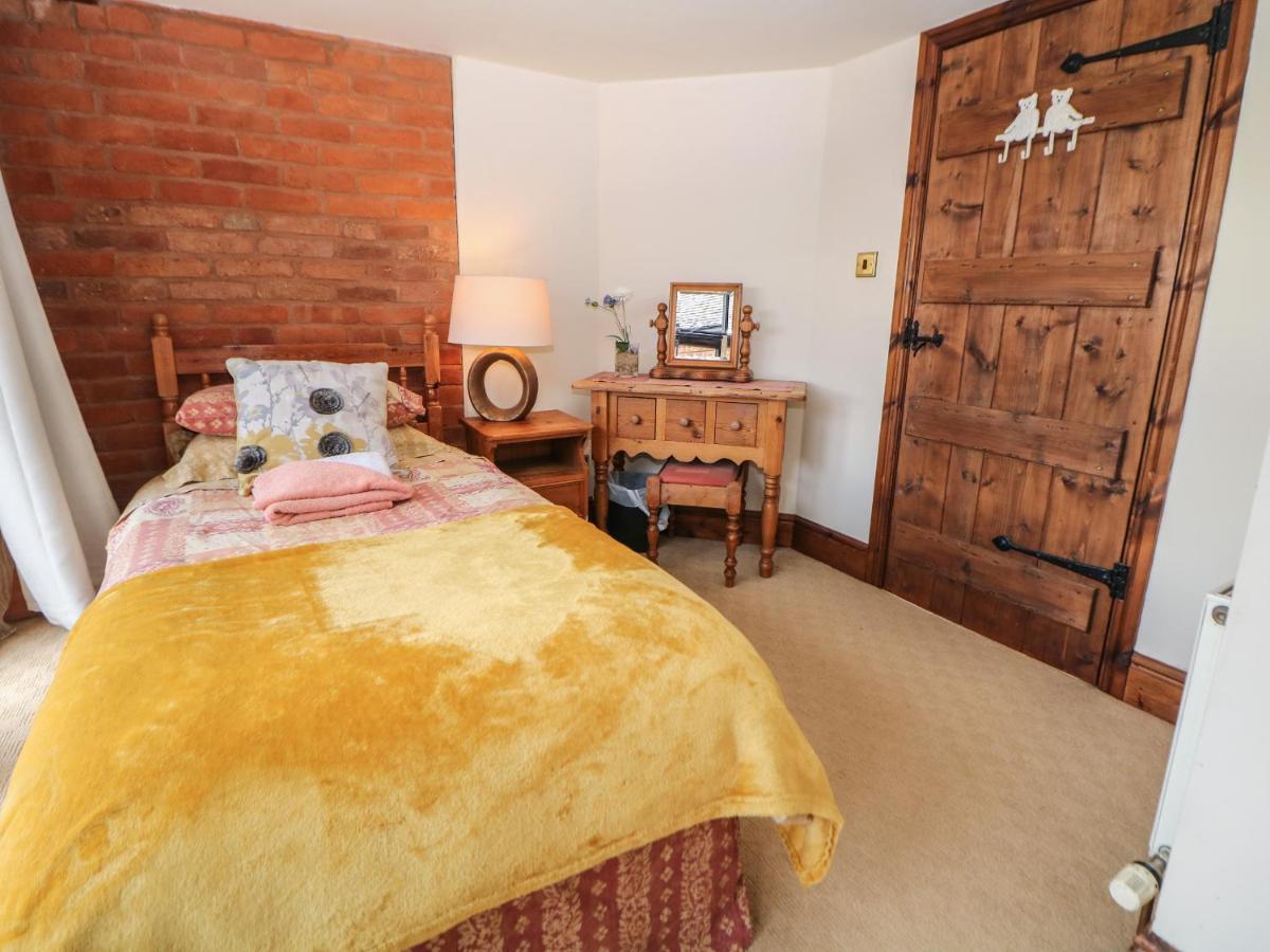 The Haybarn Villa ลิชฟิลด์ ภายนอก รูปภาพ
