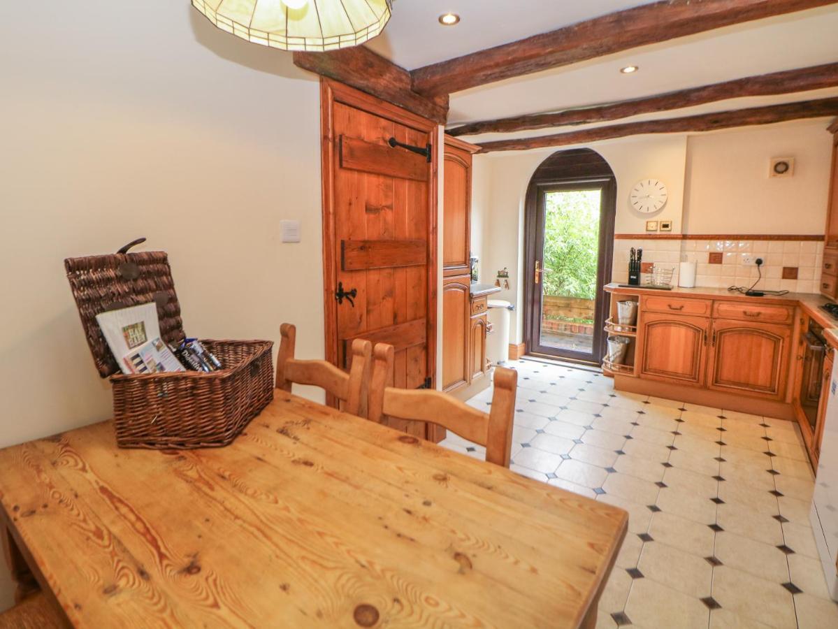 The Haybarn Villa ลิชฟิลด์ ภายนอก รูปภาพ