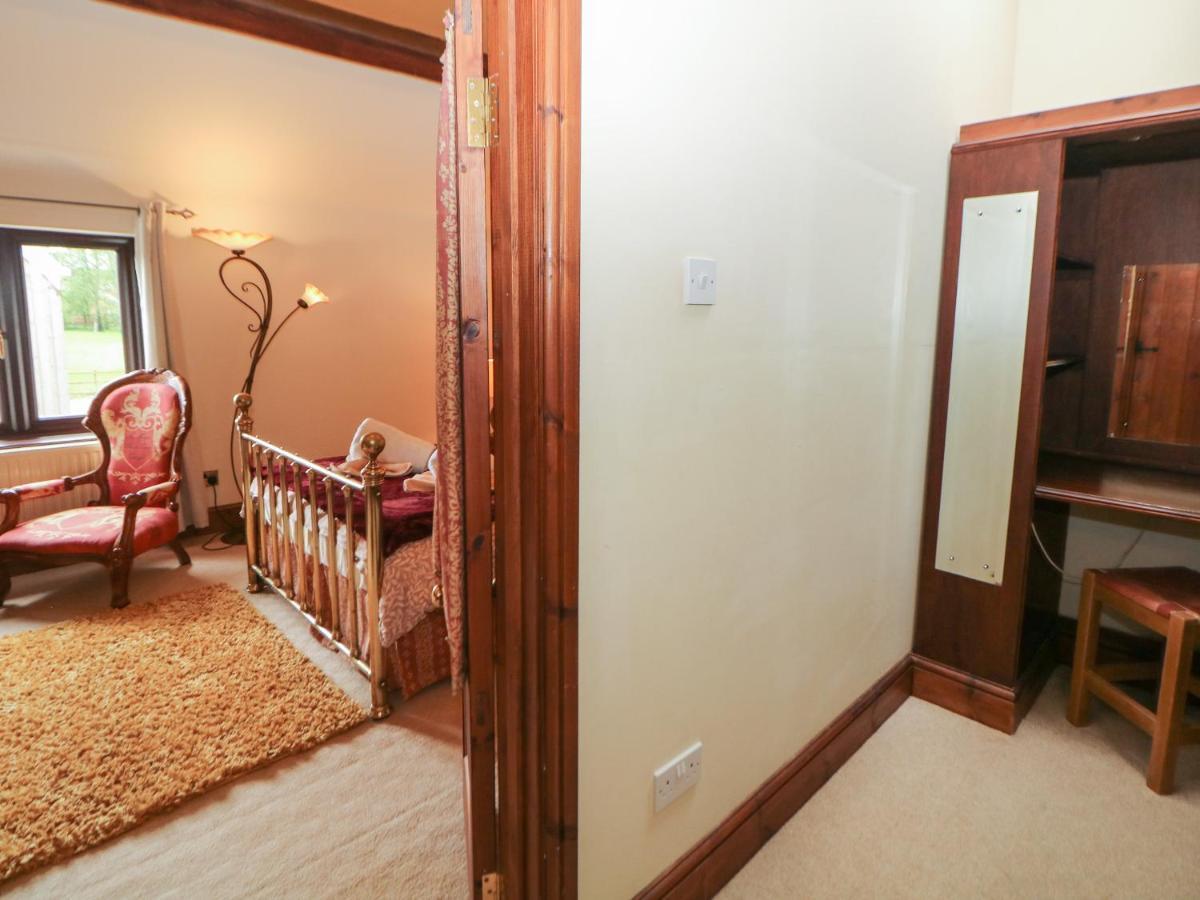 The Haybarn Villa ลิชฟิลด์ ภายนอก รูปภาพ